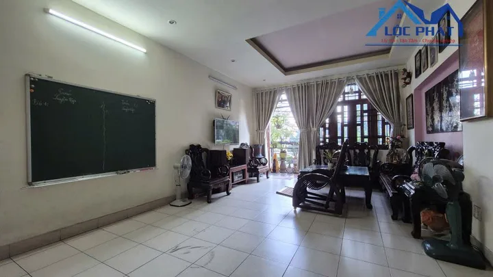 Bán nhà mặt tiền đường Phan Trung Phường Tân Mai TP Biên Hoà 119m2 giá 26 tỷ