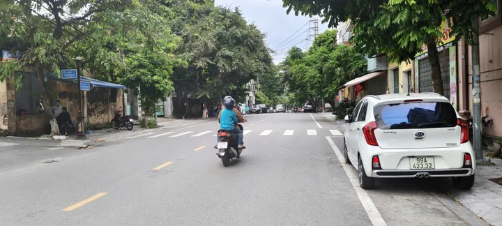 🍭Bán Lô Góc Thổ Cư, Khu 3 Thị Cầu gần đường Hoàng Quốc Việt, Chợ Cầu Kim, Mt 4.45m Dt 56m2 Giá 2.6 Tỷ lh e Điệp 0395777369
