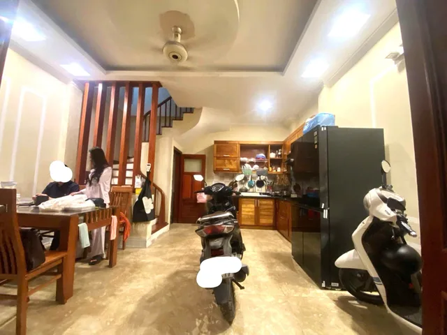 Cho thuê nhà VÕ CHÍ CÔNG, Cầu Giấy. 12 triệu/ tháng. Ưu tiên: Hộ gia đình, KD onl, văn phòng, ở nhóm