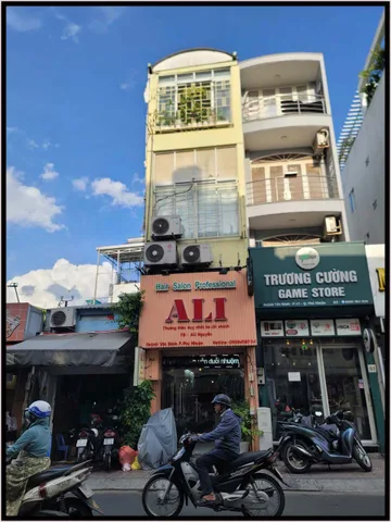 Nhà rẻ vị trí đẹp 1 trệt 3 lầu Huỳnh Văn Bánh Phú Nhuận TP. Hồ Chí Minh