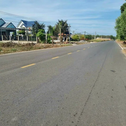 0931.783.209 BÁN ĐẤT 229M2 CÓ SẴN THỔ CƯ NGAY TTHC CHƠN THÀNH DÂN CƯ ĐÔNG. GIÁ 680 TRIỆU