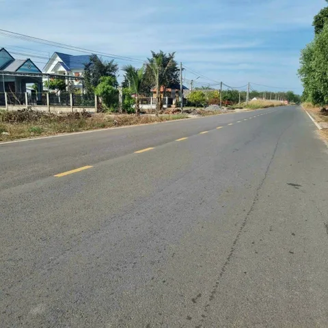 0931.783.209 CẦN BÁN ĐẤT 216M2 ĐÔ THỊ TẠI TTHC CHƠN THÀNH XUNG QUANH DÂN CƯ VÀ KCN HOẠT ĐỘNG SẦM UẤT. GIÁ 678 TRIỆU
