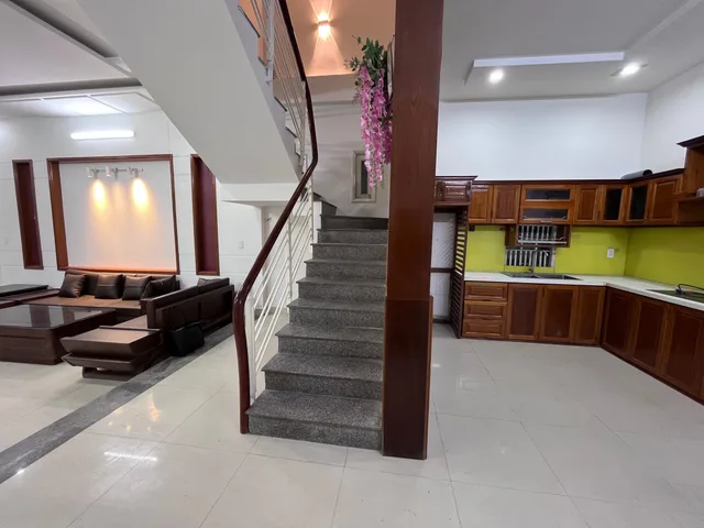 Bán Nhà Mặt Tiền 3 Tầng , Sát Dũng Sỹ Thanh Khê, Chỉ 100m Ra Bãi Tắm Nguyễn Tất Thành , Gần Siêu Thị Mage, Trung tâm Quận . Giá Quanh 7tỷ . Liên Hệ 0987.631.499 Ms Dung - Chị Mập Bán Nhà