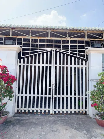 Chính chủ gửi bán gấp nhà ngay Võ Thị Nhúa, Củ Chi, 155m2, 950tr, Sổ hồng riêng.