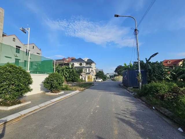 Bán lô Góc  Biệt Thự Đại Hoàng Long, Võ Cường, Bắc Ninh
🗨 DT 253m2.
👉 Mt 12 m
💥 Hướng Tây Nam & Đông Nam