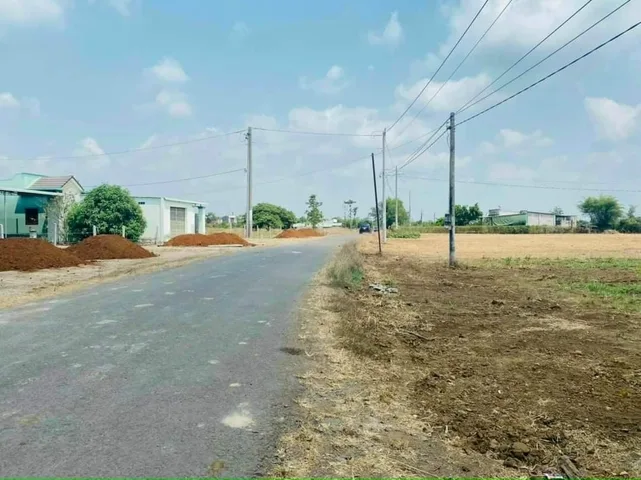 CẦN TIỀN BÁN GẤP 1005M2 ĐẤT NGAY GẦN CHỢ, KCN DÂN CƯ ĐÔNG, MT ĐƯỜNG GIÁ 350TR