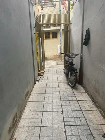 Bán nhà 3 tầng ngay tại trung tâm tp Nha Trang, cách biển 200m.
Hẻm đường Pasteur 
- DT 58,7m có 22m đất SDC
- Nhà bê tông cốt thép, kiên cố 2PN, có sân thượng thông thoáng.
Vị trí nằm ngay trung tâm thuận tiện mọi thứ, gần biển, rất phù hợp cho GĐ th