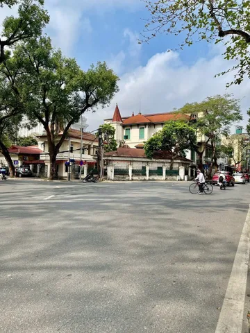 Bán Nhà riêng 75m2 có sẵn 75 m2 thổ cư giá 21.5 tỷ tại - Chọn - Phường Tây Hồ Hà Nội