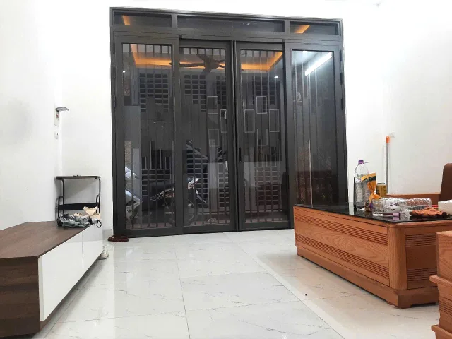 Cho thuê nhà ngõ 107 AN DƯƠNG VƯƠNG, Tây Hồ. 13 triệu/tháng. Ưu tiên: Hộ gia đình, KD Onl, Nhóm tối đa 5 người.