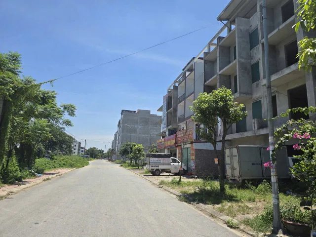 Bán Nhà 4 Tầng Palado, Vạn an, Mt 5m Dt 100m2 Giá 8.9 Tỷ lh e Điệp 0395777369