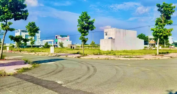 Bán Đất 100m2 có sẵn 100 m2 thổ cư giá 1.1 tỷ tại Thị trấn Thủ Thừa Huyện Thủ Thừa Long An
