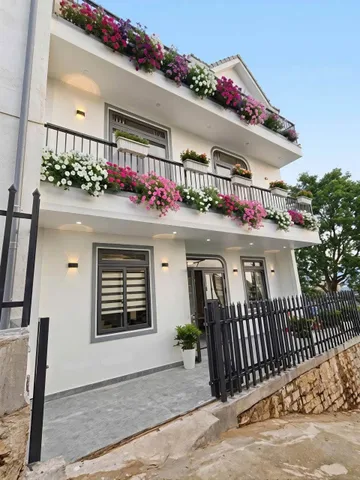 🏡Bán căn nhà Cao Thắng- Đà Lạt- 4 tỷ 380- dt 85m- ngay trung tâm Tp - hẽm ô tô 4m- nhà 3 tầng- 4P ngủ