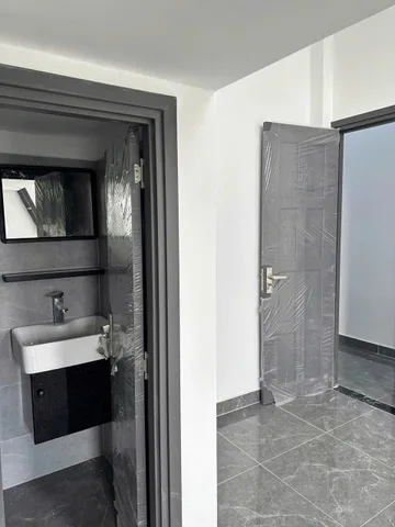 BDS HVL [NC] cho thuê CHDV , Toà Nhà 300m2 Sàn , xây 6 tầng , tổng 66 phòng , Đường Nhựa , mặt tiền 10 m, phòng duplex hết , có tủ bếp sẵn ...