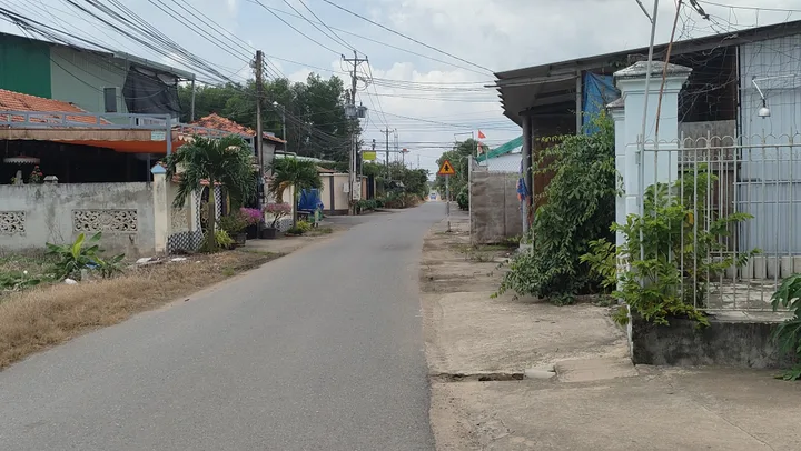 Ngay sân bay long thành. Khu dân cư gần cổng sân bay long thành.