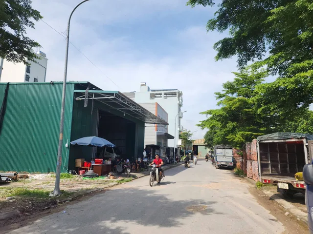 😍😍 Duy Nhất 1 Lô Mặt Trợ Rau Củ Quả  Hàng Đẹp Giá Rẻ Bất Ngờ Làn 2 Quốc Lộ 1A , Xuân Ổ B , Ko Lỗi Phong Thủy
🍀Diện Tích 100m 
🍀MT 5m 
🍀Hướng Tây Bắc