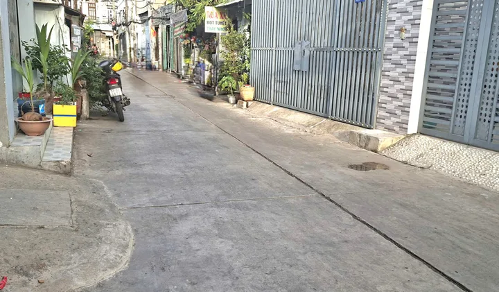 Nhà đẹp Bình Tân 60m2, hẻm xe hơi thông, chỉ hơn 5ty