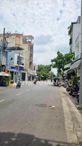 Mặt tiền kinh doanh đường nhựa 14m có lề; liền kề chợ Bình Tây; ngang 4m; kinh doanh đủ ngành nghề