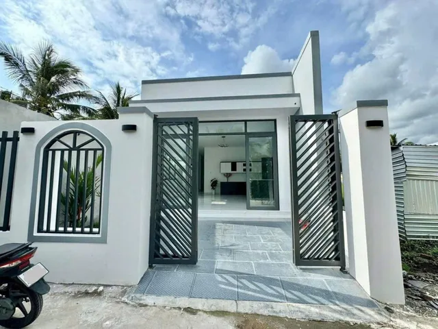 Bán gấp căn nhà gần ngay bệnh viện Xuyên Á, 900tr, 111m2, SHR