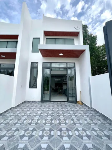 Xuất hiện căn Nhà 1 trệt 1 lửng , gần trung tâm TP.Biên Hoà . Cách KDL Bửu Long 7 phút đi xe. Trả trước 500Triệu nhận nhà ở ngay