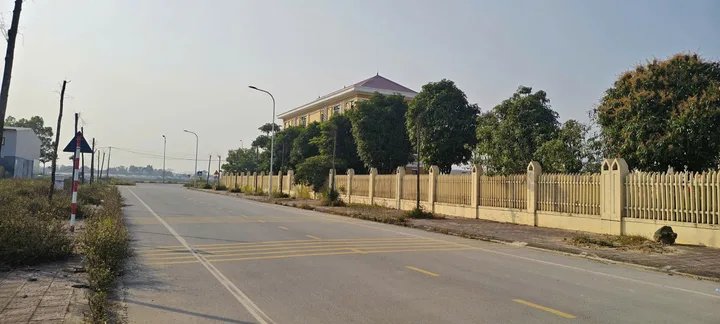 🫔Bán Lô Lạc Vệ Newcenter, Đối Diện UBND, Mt 5m Dt 100m2 Tỷ lh e Điệp 0395777369
