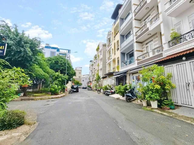 NHÀ PHÂN LÔ TÔ HIỆU, ĐỐI DIỆN CÔNG VIÊN, HXH THÔNG – 60M², 5 TẦNG 🌳🚗