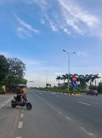 BÁN ĐẤT PHƯỢNG TRÌ-VĂN GIANG, MẶT TIỀN 8M, NGAY CẠNH BÁCH KHOA,GIÁ CHỈ 50 TRIỆU/M.