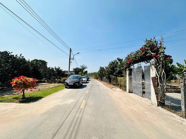 850tr Bàu Bàng Bình Dương. Đất đẹp còn 2 lô ngang 10 sâu 50, tổng 1 lô 250m² có sẵn100m² thổ cư.
Đất vuông vức, đường nhựa, lộ rộng, xây nhà ở hoặc xây trọ. Sổ sẵn ký trong ngày, bao thuế phí ký tên, nhắn em cuối tuần đi xem được em bớt lộc cho anh chị l