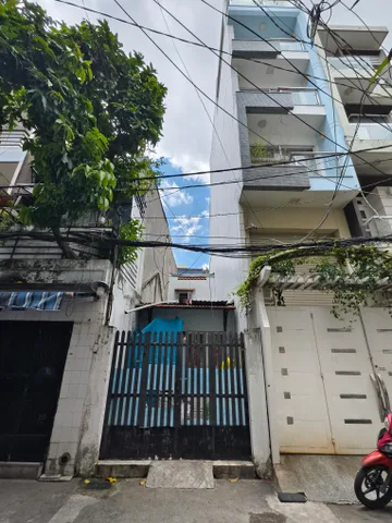 Hiếm ! Bán nhà cấp 4 HXH rất gần mặt tiền Huỳnh Văn Bánh - 43m2 khu phân lô cao tầng