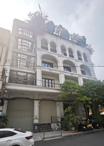 Cho Thuê Tòa Nhà HXH Nguyễn Gia Trí Bình Thạnh: 10x20m (DTSD 1100m2), Hầm 4 Tầng, 240Tr
