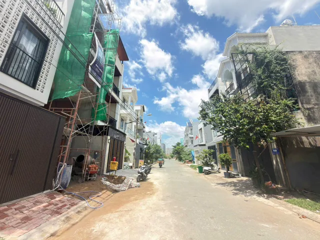 Bán Đất 70 m2 full thổ cư giá 5.2 tỷ tại Đường Bưng Ông Thoàn Phường Phú Hữu Quận 9 TP. Hồ Chí Minh