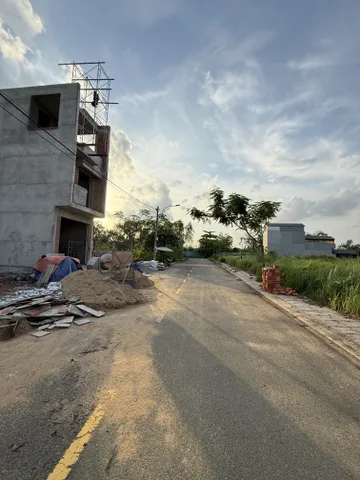 Em chuyên nhà đất sổ riêng Phường Long Phước, TP. Thủ Đức, giá tốt Tháng 9/2026, nền thổ cư đẹp 100m2 giá 2 tỷ 690, cách Vinhomes Grand Park 05 phút.