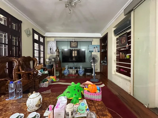 Bán Nhà Trần Quốc Hoàn, Phân Lô, 3 Thoáng, Vỉa Hè, 3 Ô Tô Tránh, Kinh Doanh, 90m2+6 T+ MT 8,40M = 41,5 tỷ