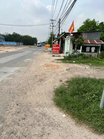 Bán Đất 555m2 có 3 mặt đường lớn sẵn 80 m2 thổ cư giá 10.5 tỷ tại Xã Long An Huyện Long Thành Đồng Nai