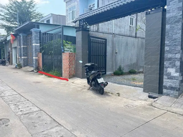 Bán Đất 179m2 có sẵn 100 m2 thổ cư giá 3.55 tỷ tại Đường Nguyễn Văn Trỗi Phường Phú Lợi Thành phố Thủ Dầu Một Bình Dương,gần vòng xoay Hiệp Thành 3
