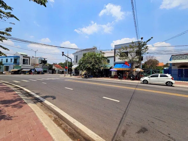 Bán Đất Mt kinh doanh Lê Chí Dân ngay ngã ba gần Chợ Bến Thế 181m2 có sẵn 100 m2 thổ cư giá 4 tỷ tại Đường Lê Chí Dân Phường Tân An Thành phố Thủ Dầu Một Bình Dương