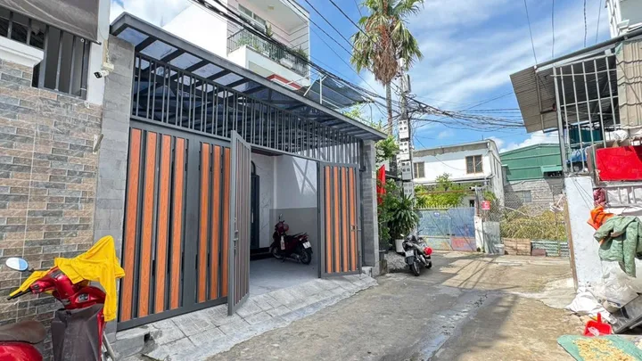 Bán Nhà riêng 91.5m2 có sẵn 91.5 m2 thổ cư giá 5.95 tỷ tại Đường Lê Hồng Phong Phường Phước Hải Thành phố Nha Trang Khánh Hòa