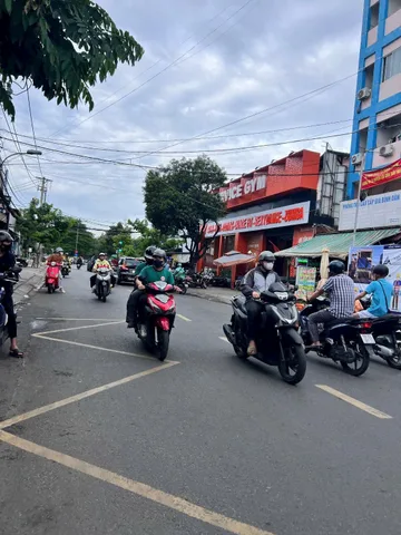 🔥 MTKD ĐƯỜNG NGUYỄN SÚY - GẦN AEON SƠN KỲ - NGANG 7M

🏡 Ngang 7m • nở hậu • DTCN 160m2 • 2 lầu • vị trí kinh doanh đẹp, thuận tiện nhiều ngành nghề.
💰 Đang có khách thuê, sẵn dòng tiền • giá 16.5 tỷ. (445)
📞 0902 106 911 – Gọi Ms LIN dẫn xem nhà và gặ