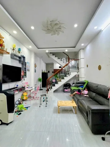 Bán nhà Phố Nguyễn Công Hoà, trung tâm Hải Phòng, sát ngay mặt phố, hiếm, 48m2, 2.8 tỷ