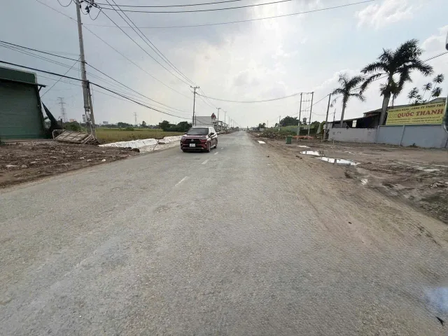 Bán Đất 400m2 có sẵn 400 m2 thổ cư giá 4 tỷ tại Đường Nguyễn Hữu trí Xã Tân Bửu Huyện Bến Lức Long An