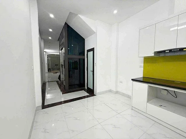 Bán Nhà Xuân La. Tây Hồ. 6 Tầng Thang Máy. Ô Tô. DT 54m2. MT 3.3m. Giá 13.8 Tỷ.
