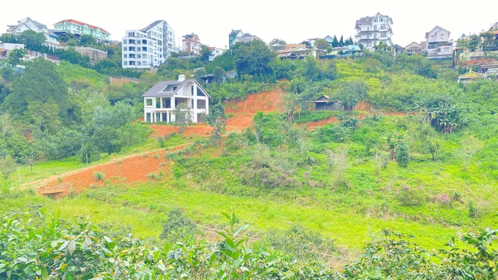 E đang có 8.000m2 hẻm khe sanh, p10 - đà lạt, lâm đồng