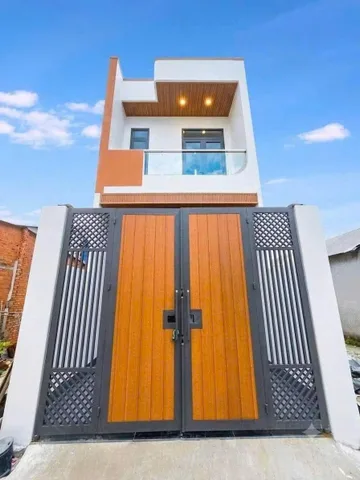 NHÀ Trệt Lầu xây mới  CÁCH CHỢ BÌNH ĐIỀM PHÚ HÒA 30m,vị trí trung tâm đẹp-chợ Phú Hoà