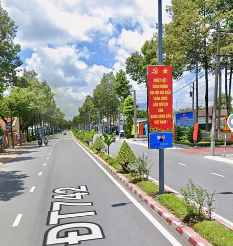 Mt kinh doanh Huỳnh Văn Luỹ-Phú Mỹ cũ (phường Bình Dương-TP.HCM) ngang 7,3m đối diện ngay Uỷ Ban vị trí đẹp,gần ga Metro số 1,trường chợ Phú Mỹ