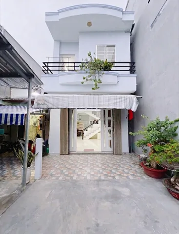 Nhà 4x11, 2 tầng cách Lotte Quận 7 5’ .Giá 3 tỷ 3, Sổ hồng riêng san.g tên ngay