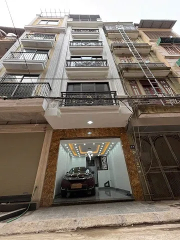 CHÍNH CHỦ CẦN BÁN GẤP NHÀ PHÂN LÔ Ô TÔ NGỦ TRONG NHÀ VỈA HÈ Ô TÔ TRÁNH HOÀNG QUỐC VIỆT GIÁ 14 TỶ