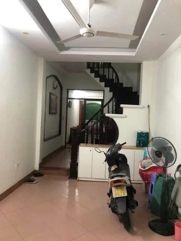 Cho thuê nhà phố Hoàng Sâm , Gần Hoàng Quốc Việt - Ô tô đỗ cửa