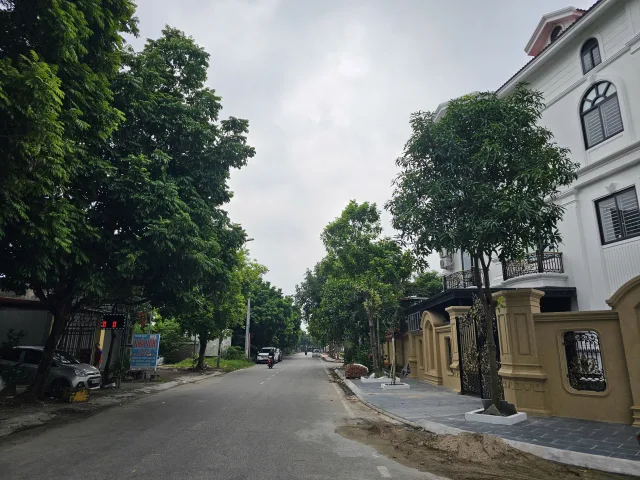 Bán đất khu phân lô làn 2 đường nguyễn trãi bò sơn nhìn khu biệt thự đại hoàng long. Diện tích 79.2m mặt tiền 4.4m hướng tây nam. Phường võ cường tỉnh bắc ninh