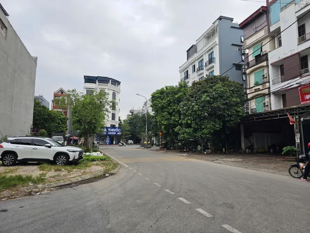 Bán đất khu phân lô làn 2 đường nguyễn trãi bò sơn nhìn khu biệt thự đại hoàng long. Diện tích 79.2m mặt tiền 4.4m hướng tây nam. Phường võ cường tỉnh bắc ninh