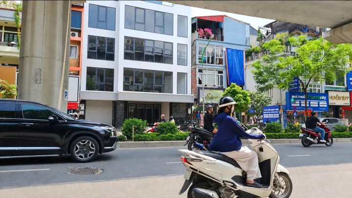 🔥CHO THUÊ MẶT BẰNG VỊ TRÍ ĐẮC ĐỊA TRÊN MẶT ĐƯỜNG CẦU GIẤY DT 800M2, MT 12M DỄ NHẬN DIỆN
