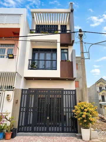 Cần bán nhà riêng tại đường 284 Long Thuận, cách làng đại học Long Phước chỉ có 3km.